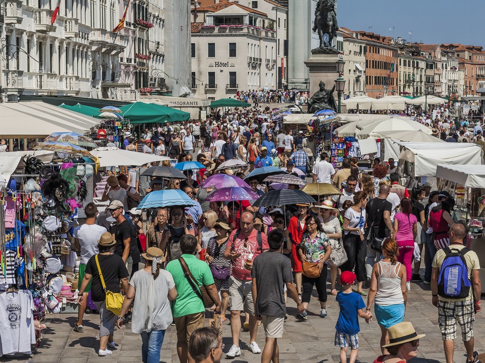 Ecco perché crociere e turismo di gruppo non sono più sostenibili