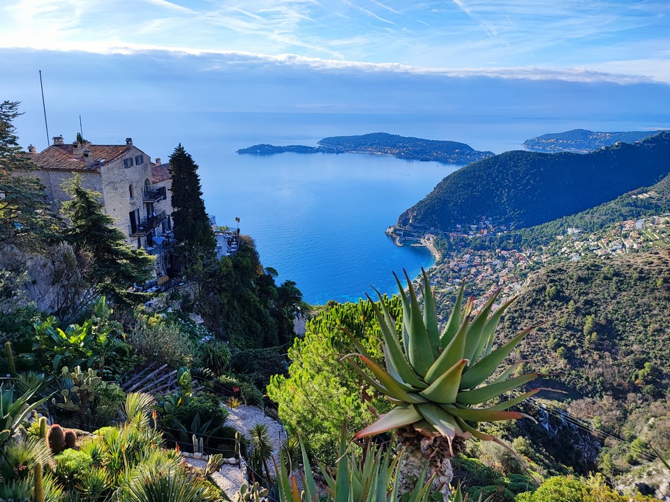 Costa Azzurra: meglio i borghi delle località mondane